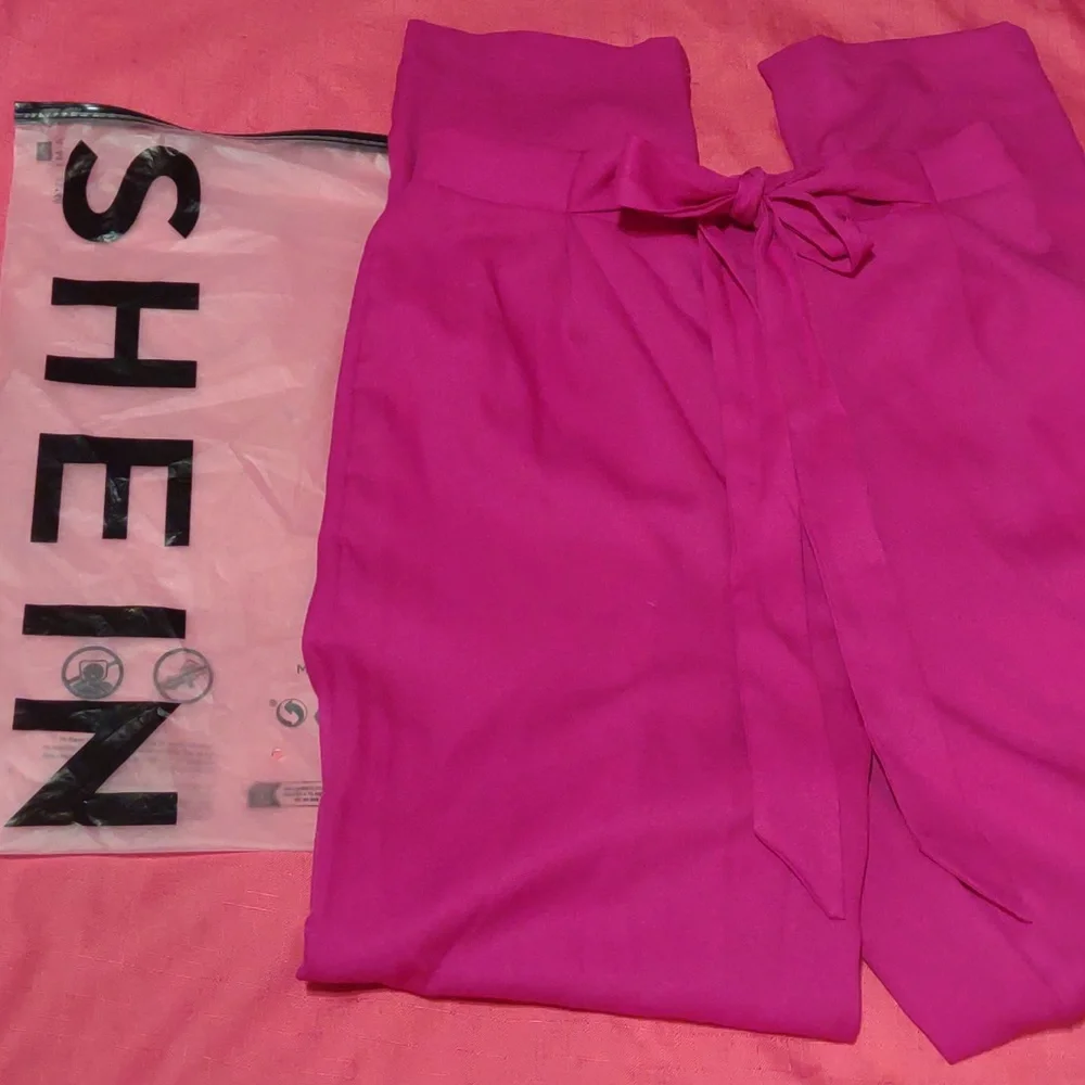 Magenta pants - Picture 2 of 4